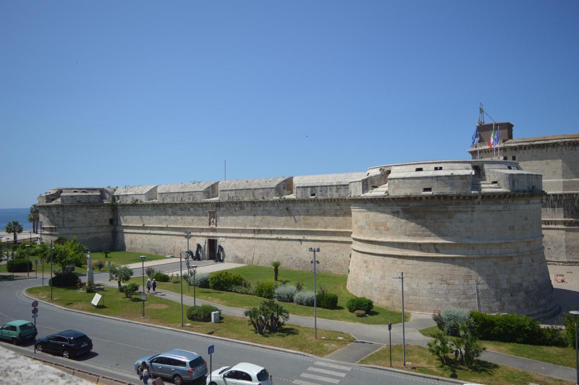 Domus Cavour Apartment Civitavecchia Exterior photo